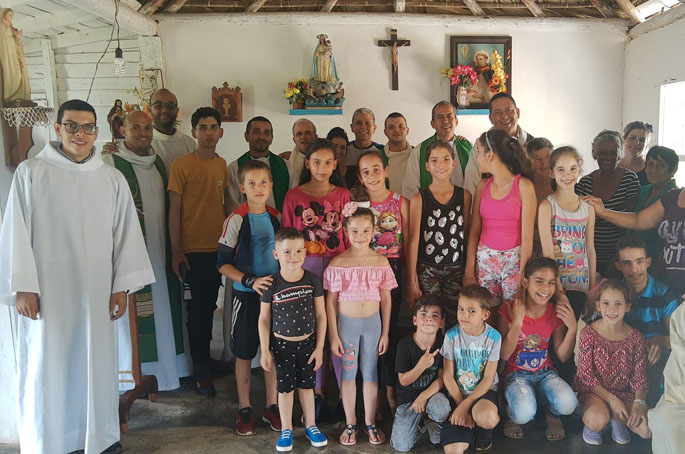 Visitó Monseñor Mauricio Vélez, Obispo Auxiliar de Medellín - Colombia, comunidades de la diócesis