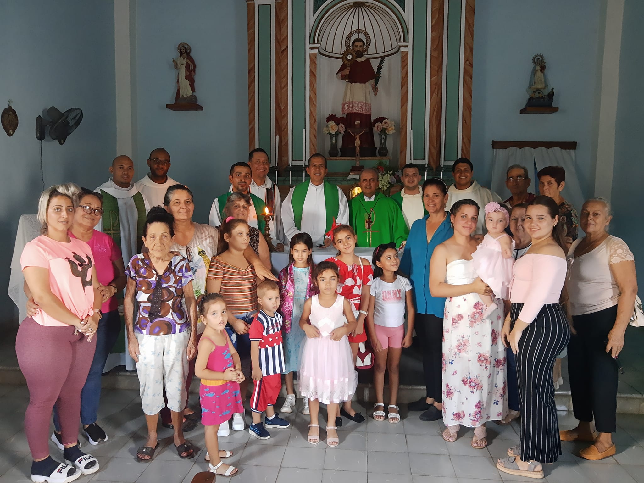 Visitó Monseñor Mauricio Vélez, Obispo Auxiliar de Medellín - Colombia, comunidades de la diócesis
