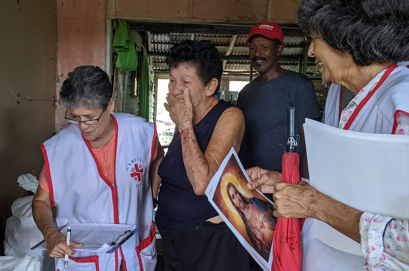 Reciben familias necesitadas ayuda procedente de Catholic Relief Services y Cáritas Cuba